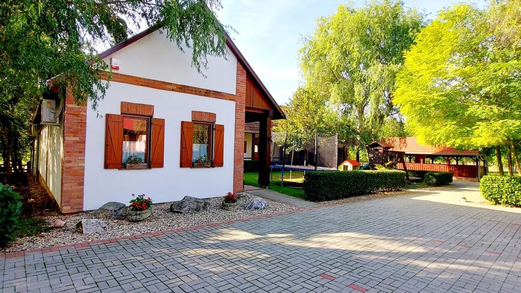 Akácos Tanya és Vendégház Márok (1)