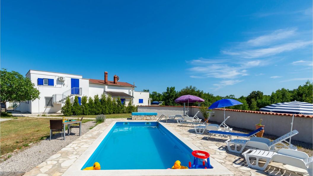 Apartman Trget - CIO350 (1)