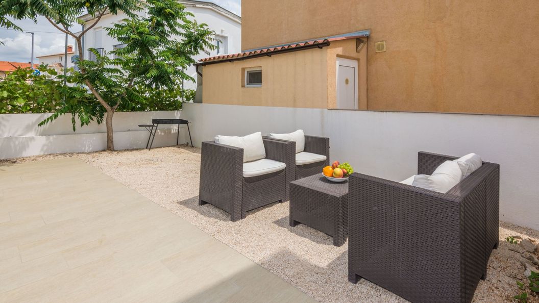 Apartmanok Parkolóhellyel Vir - 19100 (1)