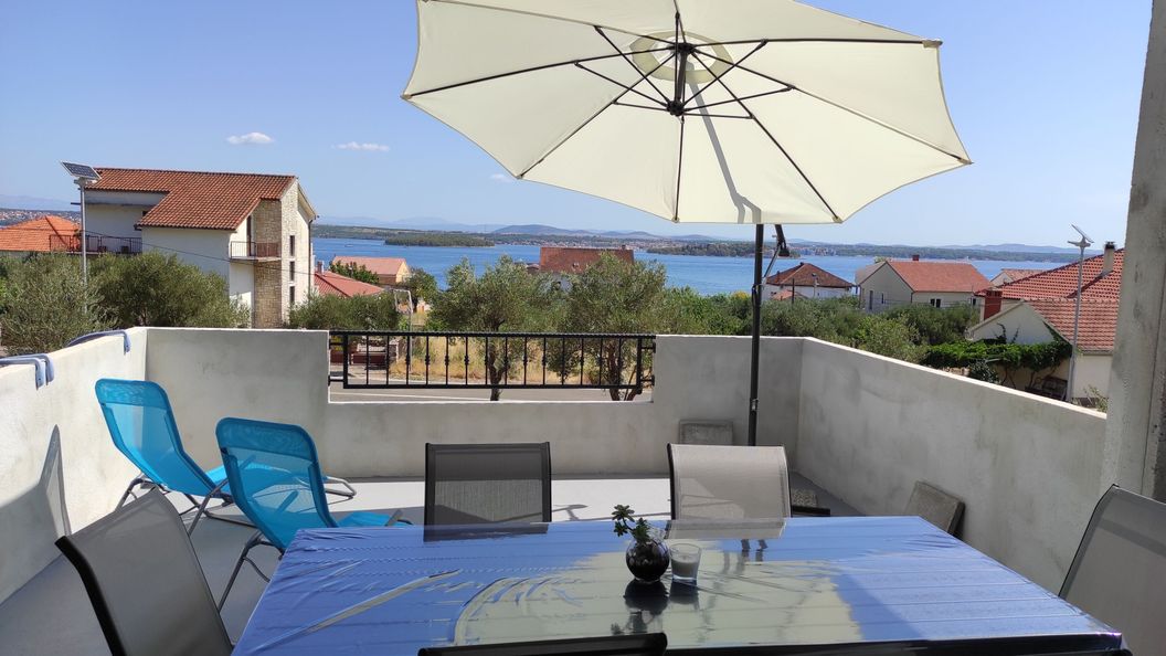 Apartmanok Parkolóhellyel Tkon, Pasman - 19127 Tkon (1)