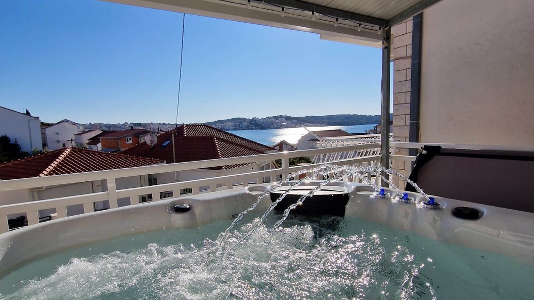 Apartmanok Parkolóhellyel Okrug Gornji, Ciovo - 12293 Okrug Gornji (1)