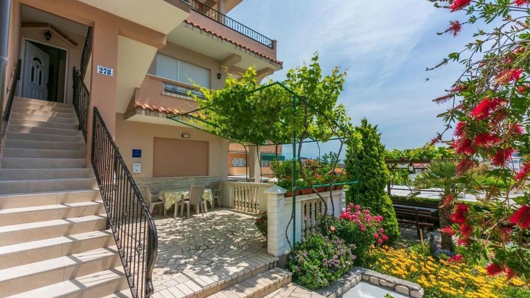 Apartmanok Parkolóhellyel Lopar, Rab - 18388 Lopar (1)