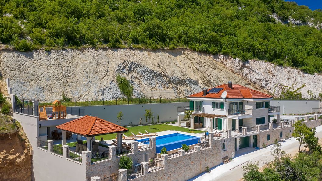 Luxusvilla Medencével Studenci, Zagora - 18483 Studenci (1)