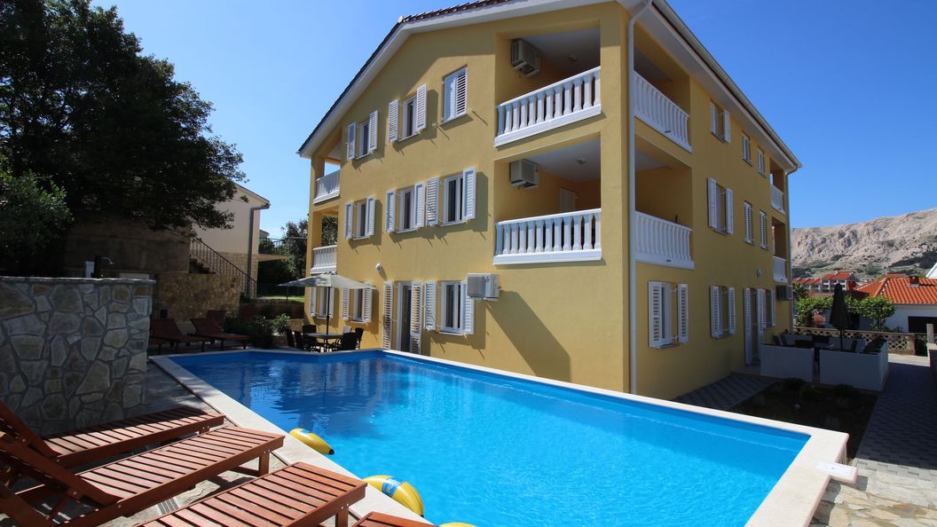 Apartmanok Medencével Baska, Krk - 18733 Baška (1)