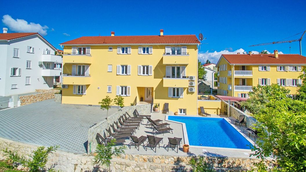 Apartmanok Medencével Baska, Krk - 18785 Baška (1)