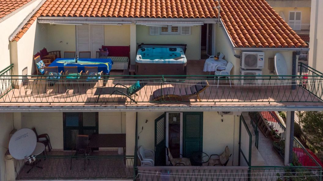 Apartmanok Parkolóhellyel Makarska - 18898 (1)