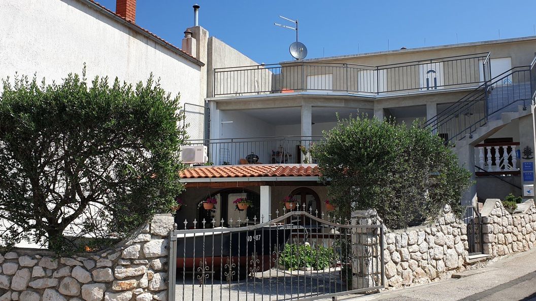 Apartmanok Parkolóhellyel Novi Vinodolski - 18968 (1)