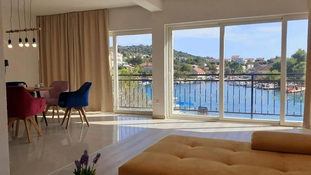 Nyaralóház A Tenger Mellett Razanj Rogoznica - 19159 Ražanj (1)