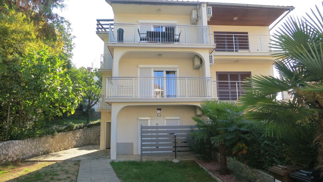 Apartmanok Parkolóhellyel Malinska, Krk - 19268 Malinska (1)