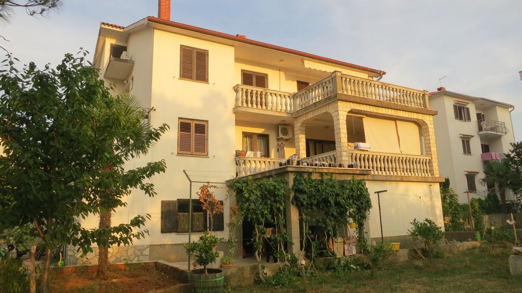 Apartmanok Parkolóhellyel Malinska, Krk - 19290 Malinska (1)