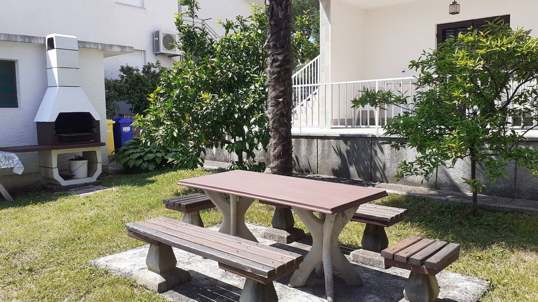 Apartmanok Parkolóhellyel Malinska, Krk - 19291 Malinska (1)