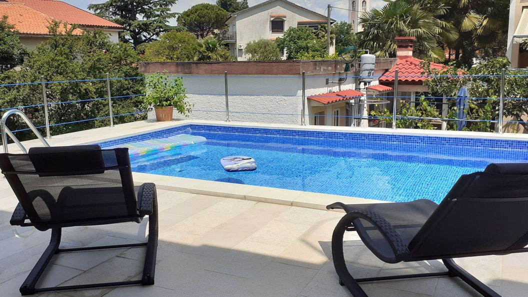 Apartmanok Családok Részére Medencével Malinska, Krk - 19304 Malinska (1)