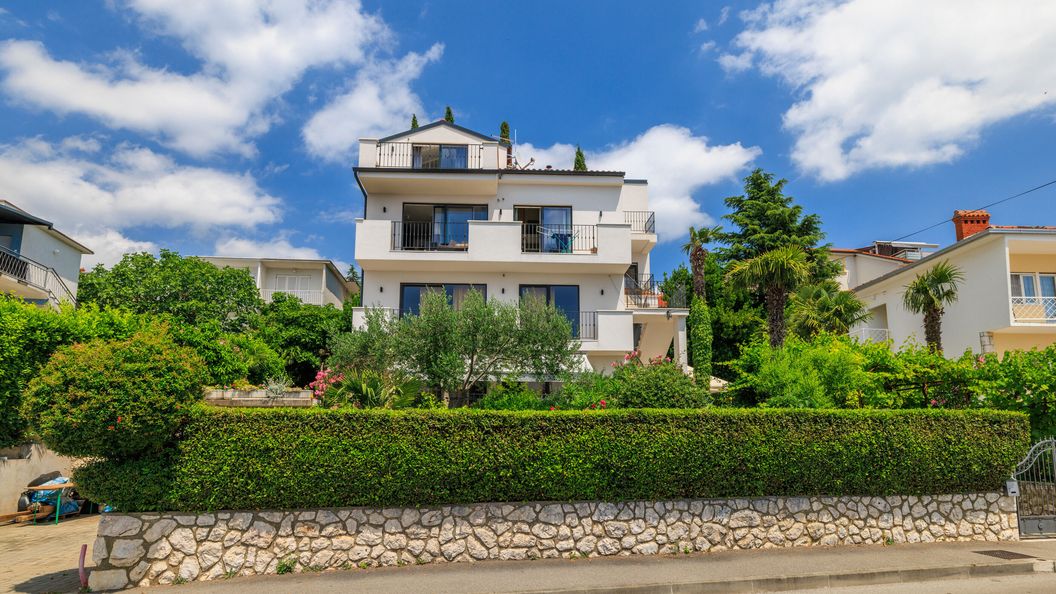 Apartments Rak Dramalj (1)