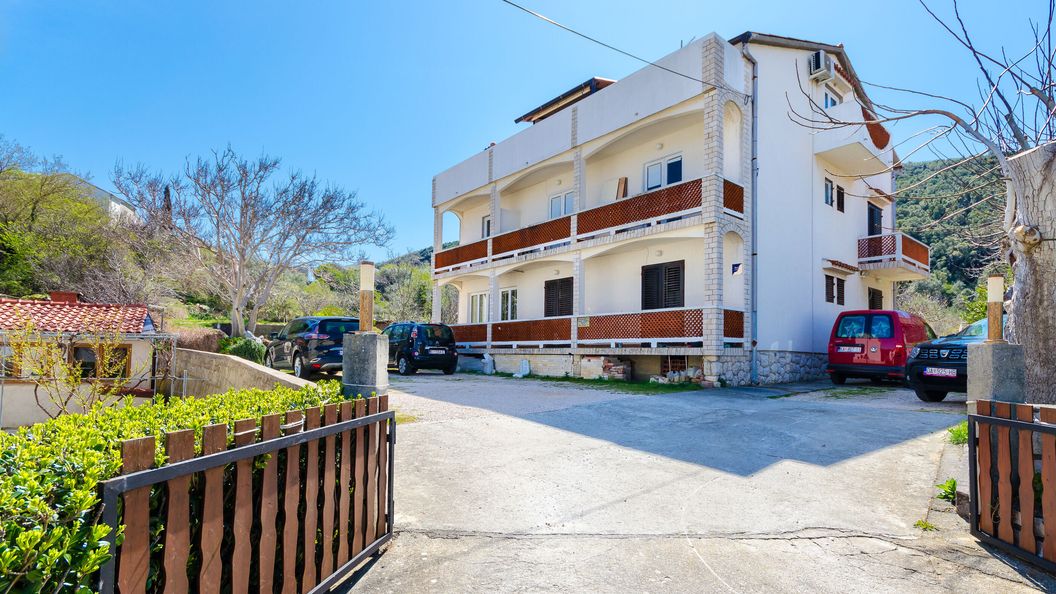 Apartments Luka Supetarska Draga (1)