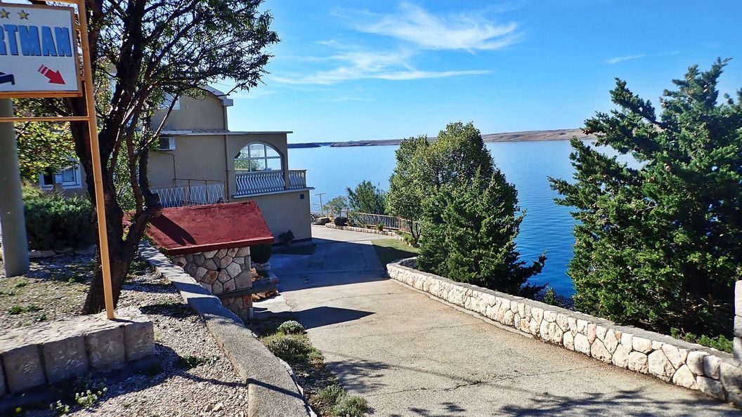 Apartment Jela-on the seafront Tribanj (1)