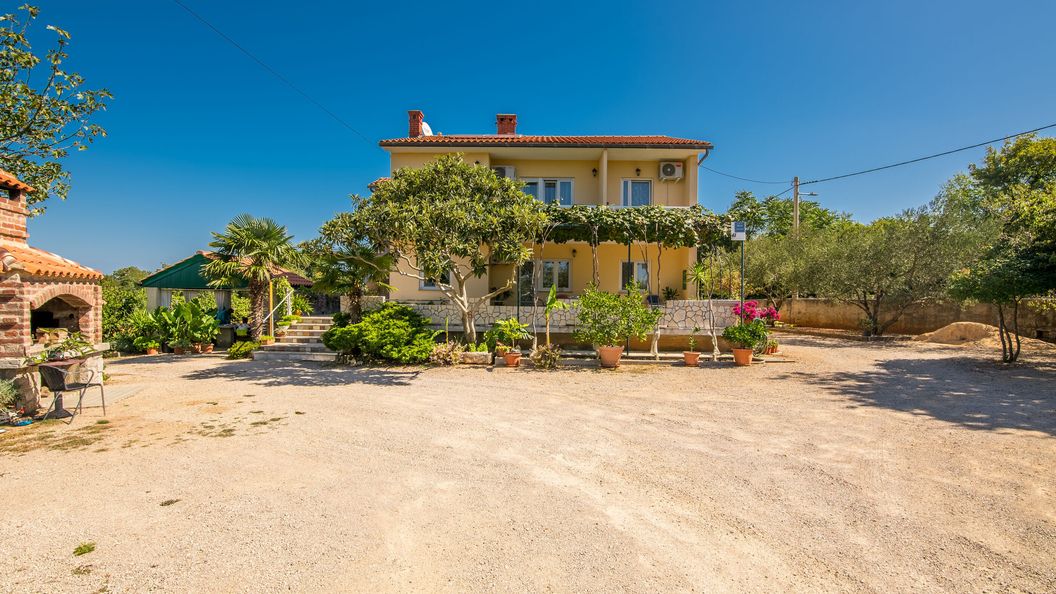 Rooms VALENTINO Vrh (1)