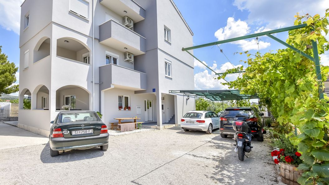 Apartments Juro Rogoznica (1)