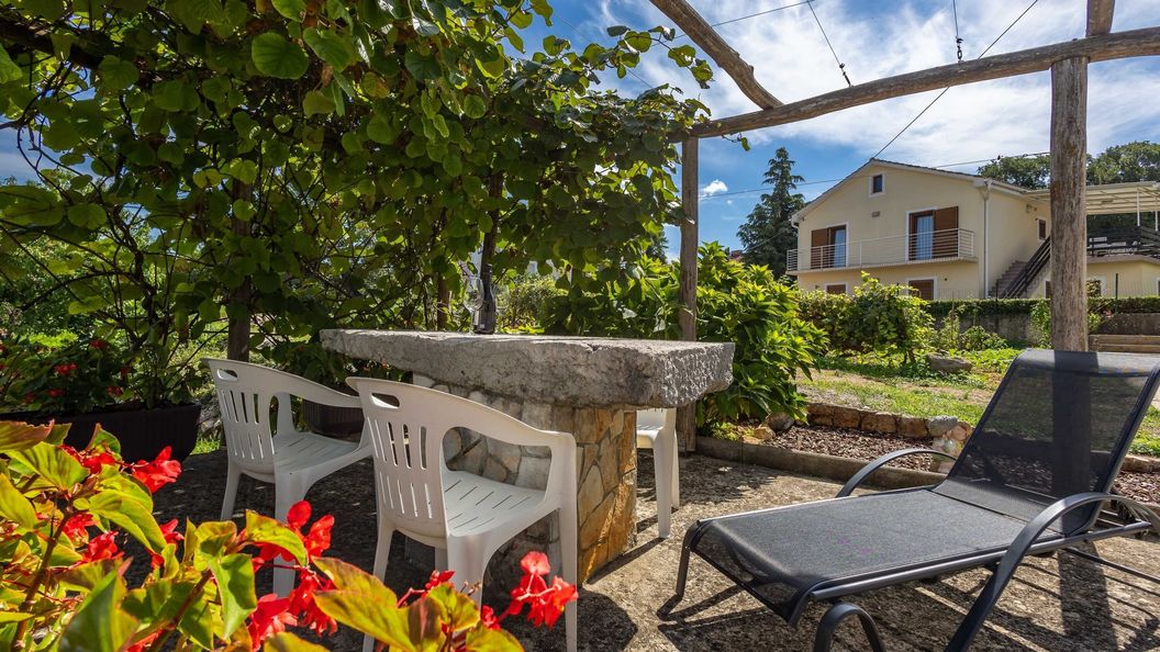 Apartmanok Parkolóhellyel Malinska, Krk - 19342 Malinska (1)