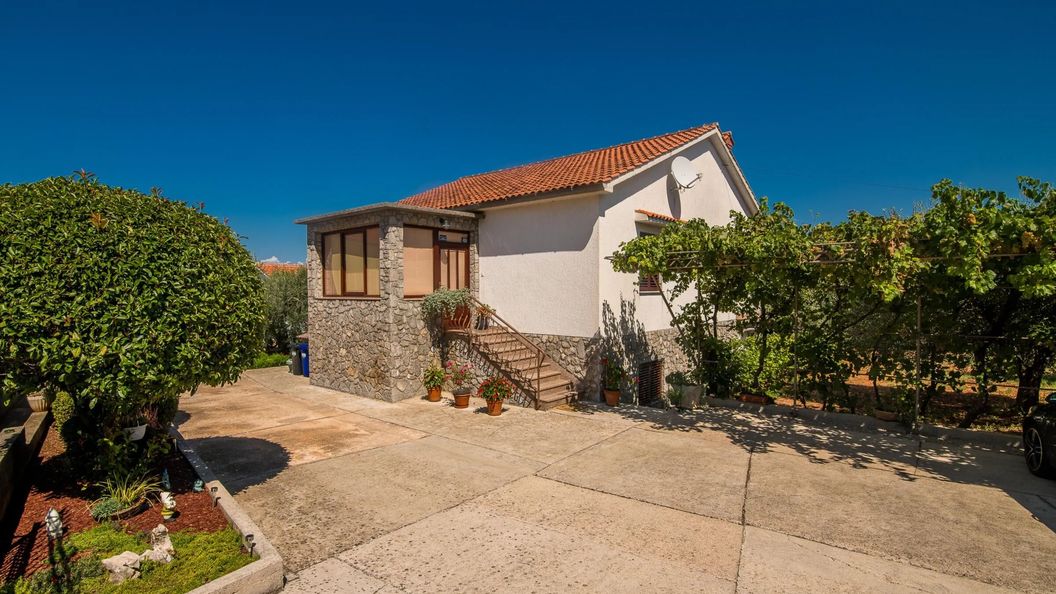 Apartmanok Parkolóhellyel Porat, Krk - 19343 Porat (1)