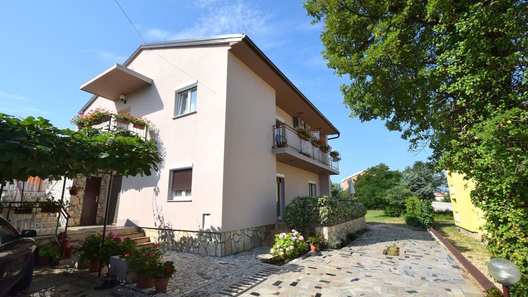 Apartmanok Parkolóhellyel Malinska, Krk - 19381 Malinska (1)