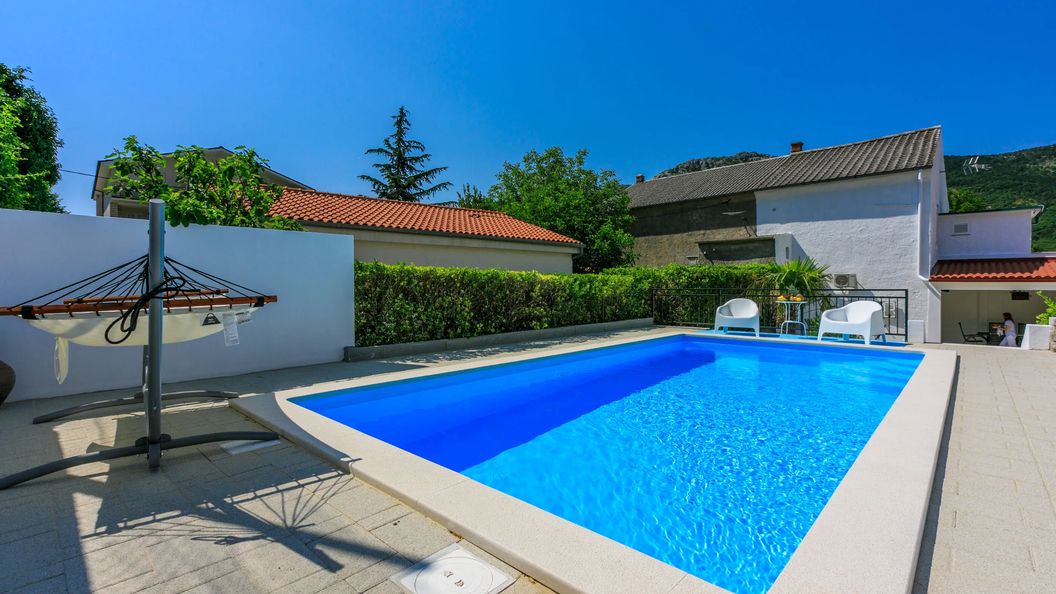 House Goldie Tribalj (1)