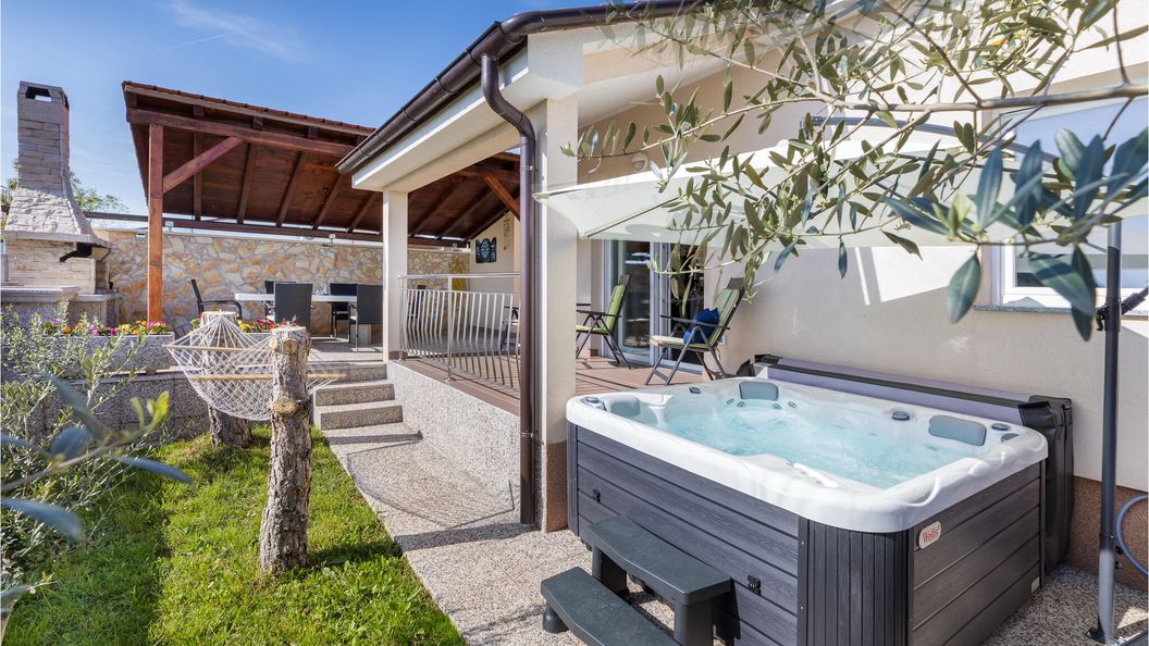 Vendégház Valbandon - CIF897 (1)