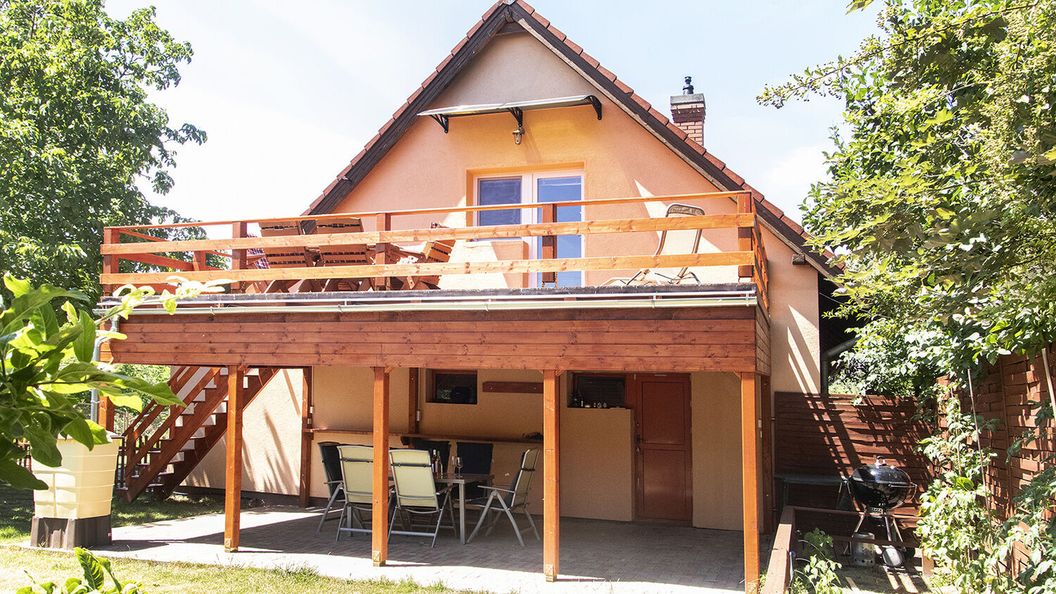 Telihold Apartman Velence (1)