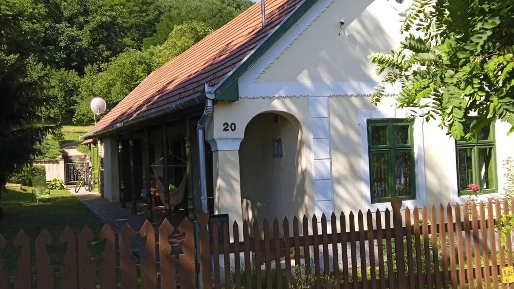 Ódon Kulcsosház Bálványos (1)