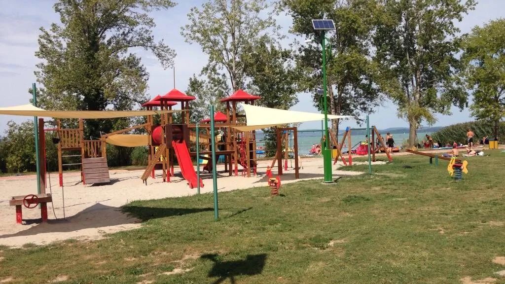 25 méterre a víztől Üdülőház Balatonszárszó (1)