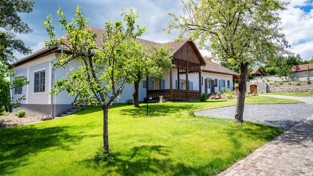 Bor-Kő Udvarház Tolcsva (1)