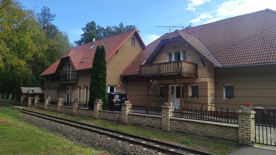 Aranytölgy Panzió Étterem & Kemping Kemence (1)