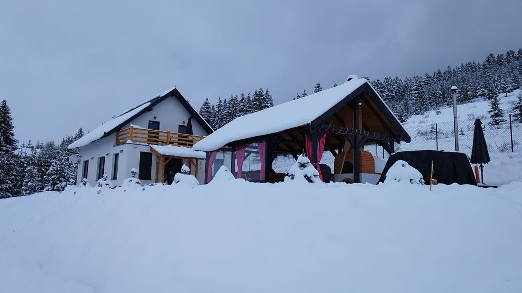 Cabana Deasupra Norilor Ghiduț (1)