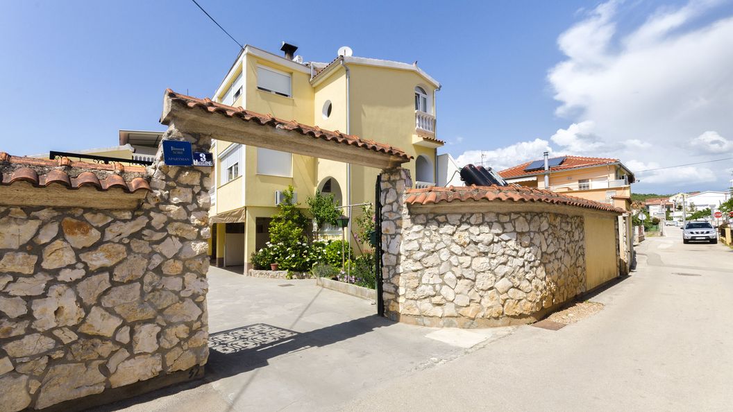 Apartments and Room Take it easy Tribunj (1)