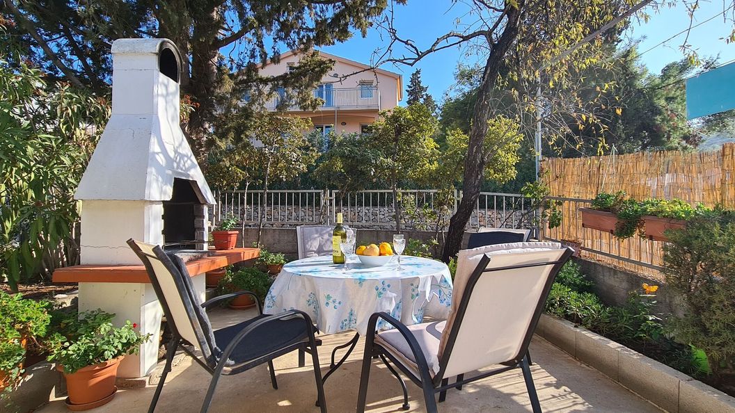 Apartment Close to the beach Stari Grad (1)