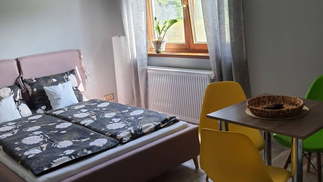 Pokoje wypoczynkowe "Wiejski Raj" Chocieszów (1)