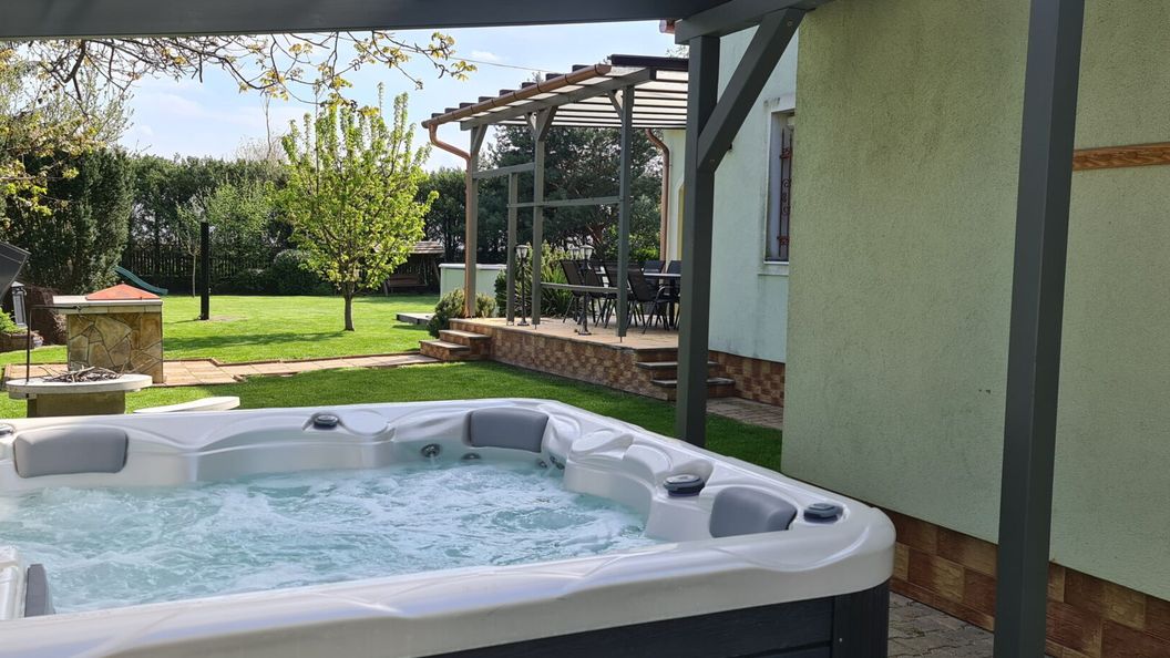 Lili Apartmanház Badacsonytomaj (1)