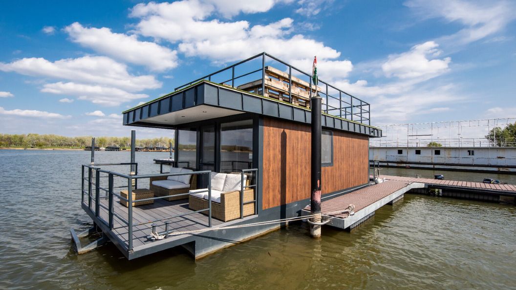 Panoráma Úszóház 2 Abádszalók (1)