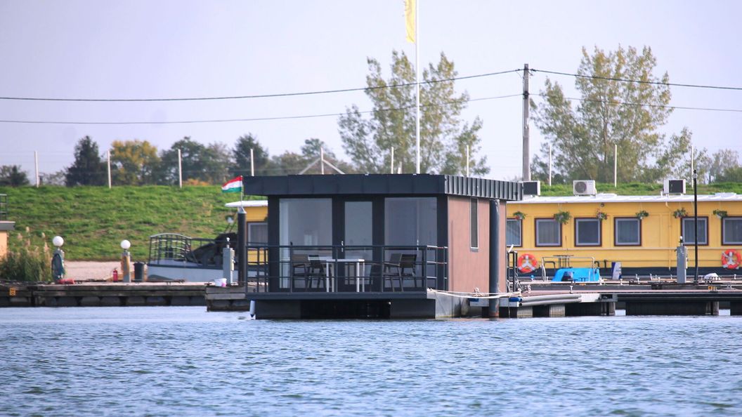 Tiszavirág Úszóház Abádszalók (1)