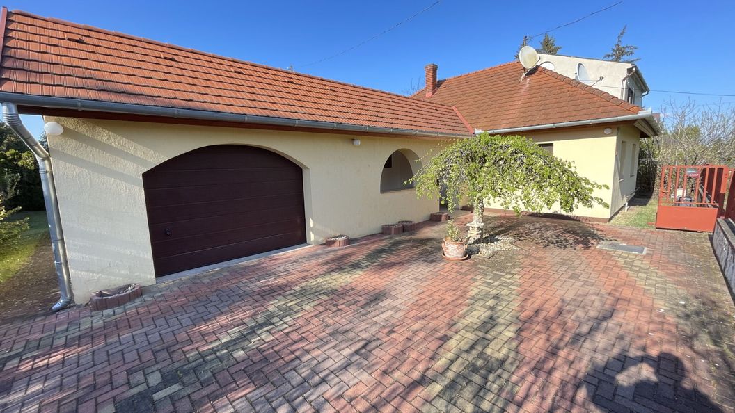 Fügefa Apartman Balatonmáriafürdő (1)