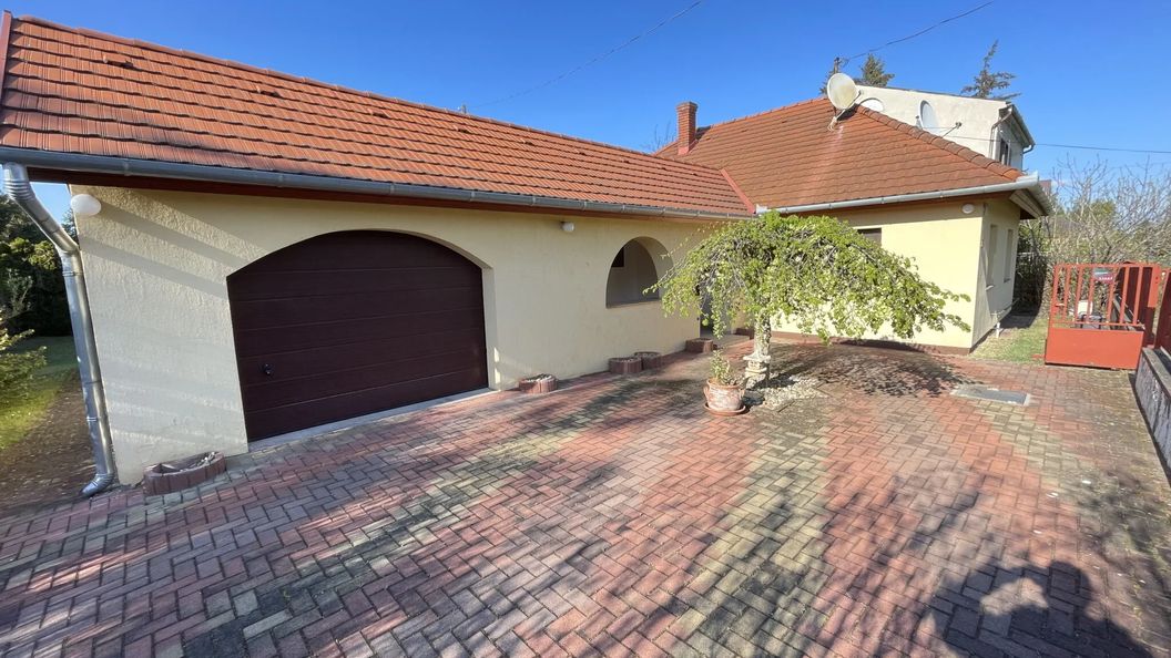 Fügefa Apartman Balatonmáriafürdő (1)