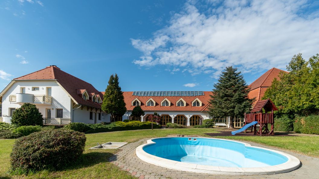 Global Apartmanház Vonyarcvashegy (1)