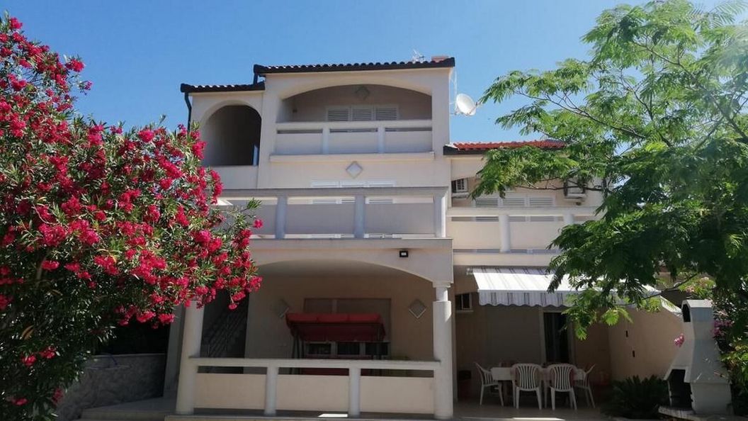 Apartmanok Parkolóhellyel Vir - 20205 (1)