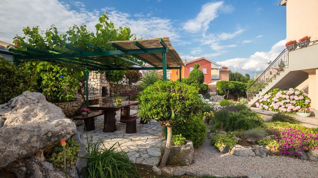 Apartmanok Parkolóhellyel Krk - 20361 (1)