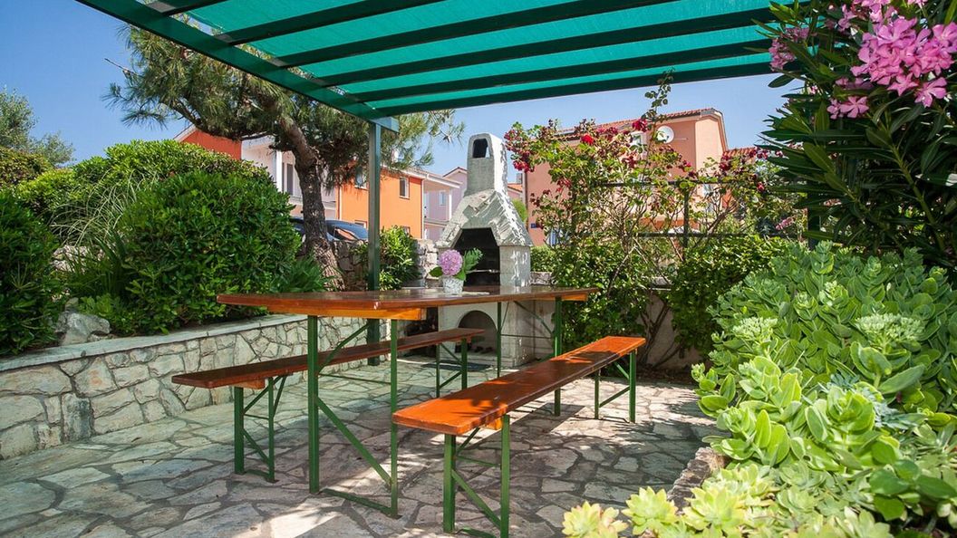 Apartmanok Parkolóhellyel Krk - 20368 (1)