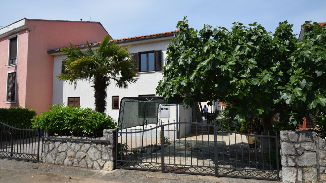 Apartmanok Parkolóhellyel Malinska, Krk - 20460 Malinska (1)