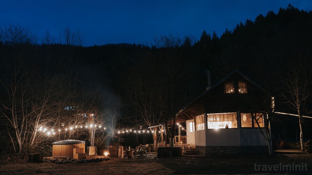 Biniște Tiny House by the River Dejani (1)