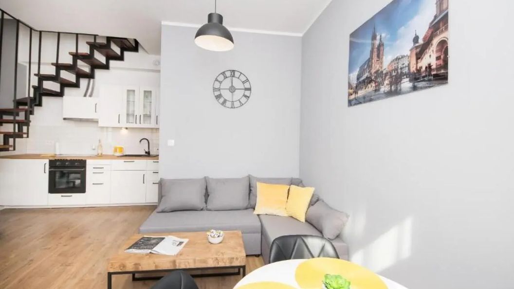 Yellow Apartment Old Town Air Condition Kraków (1)