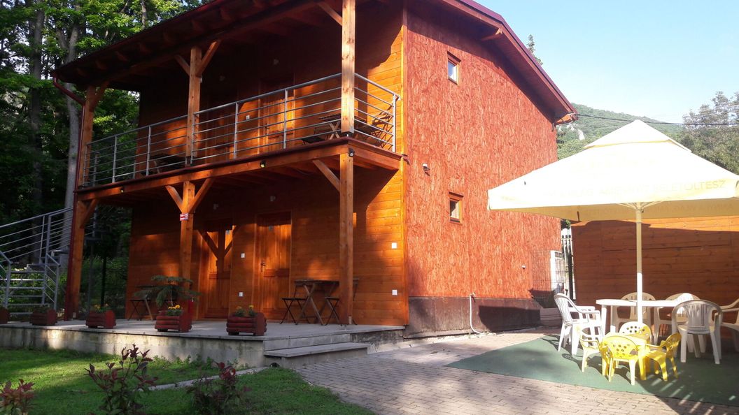 Tölgyfa Büfé és Vendégház Kesztölc Klastrompuszta (1)