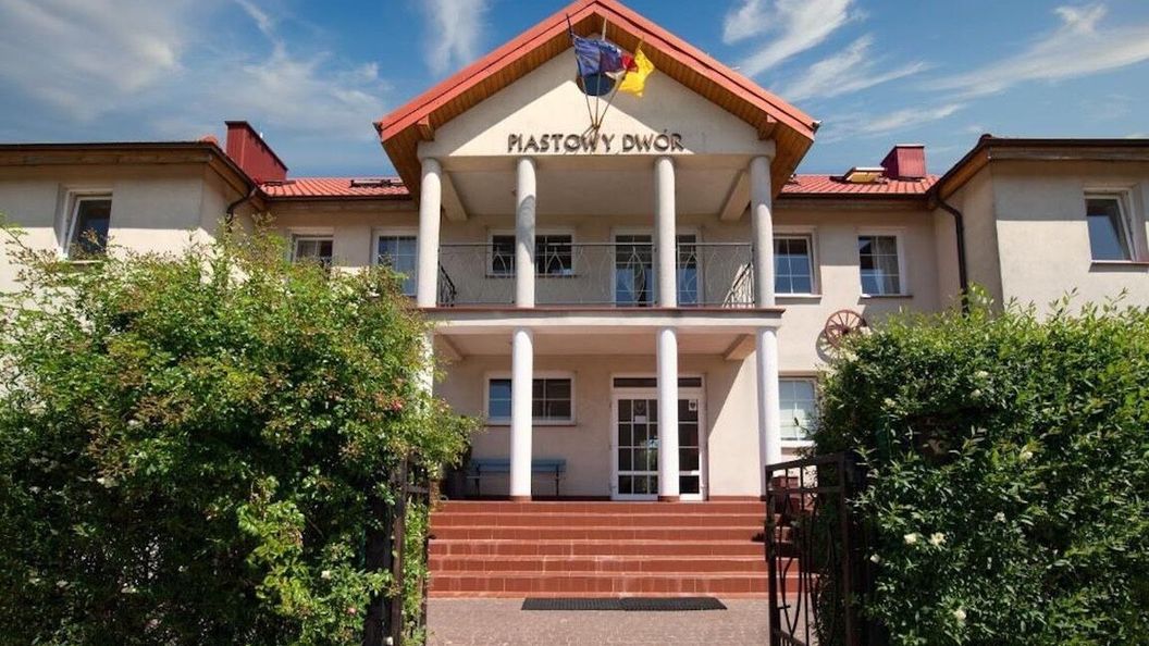 Pensjonat "Piastowy Dwór" Jastrzębia Góra (1)