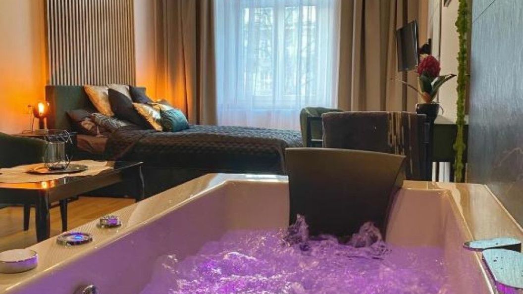 Apartament Czarny z Jacuzzi Kraków (1)